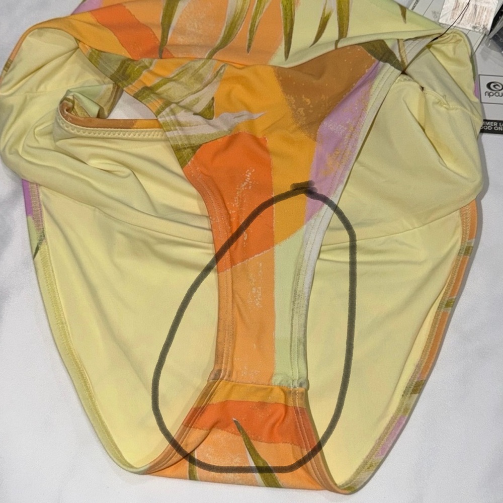 RIPCURL Montego Bay Bandeau Bikini Top & High Waist Bikini Bottom, SMALL - Picture 11 of 11